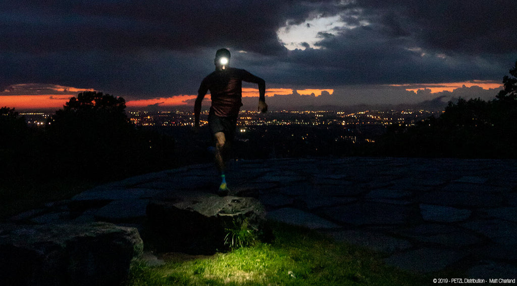 Courir la nuit et en hiver : stratégies techniques d’équipement, nutrition et entraînement